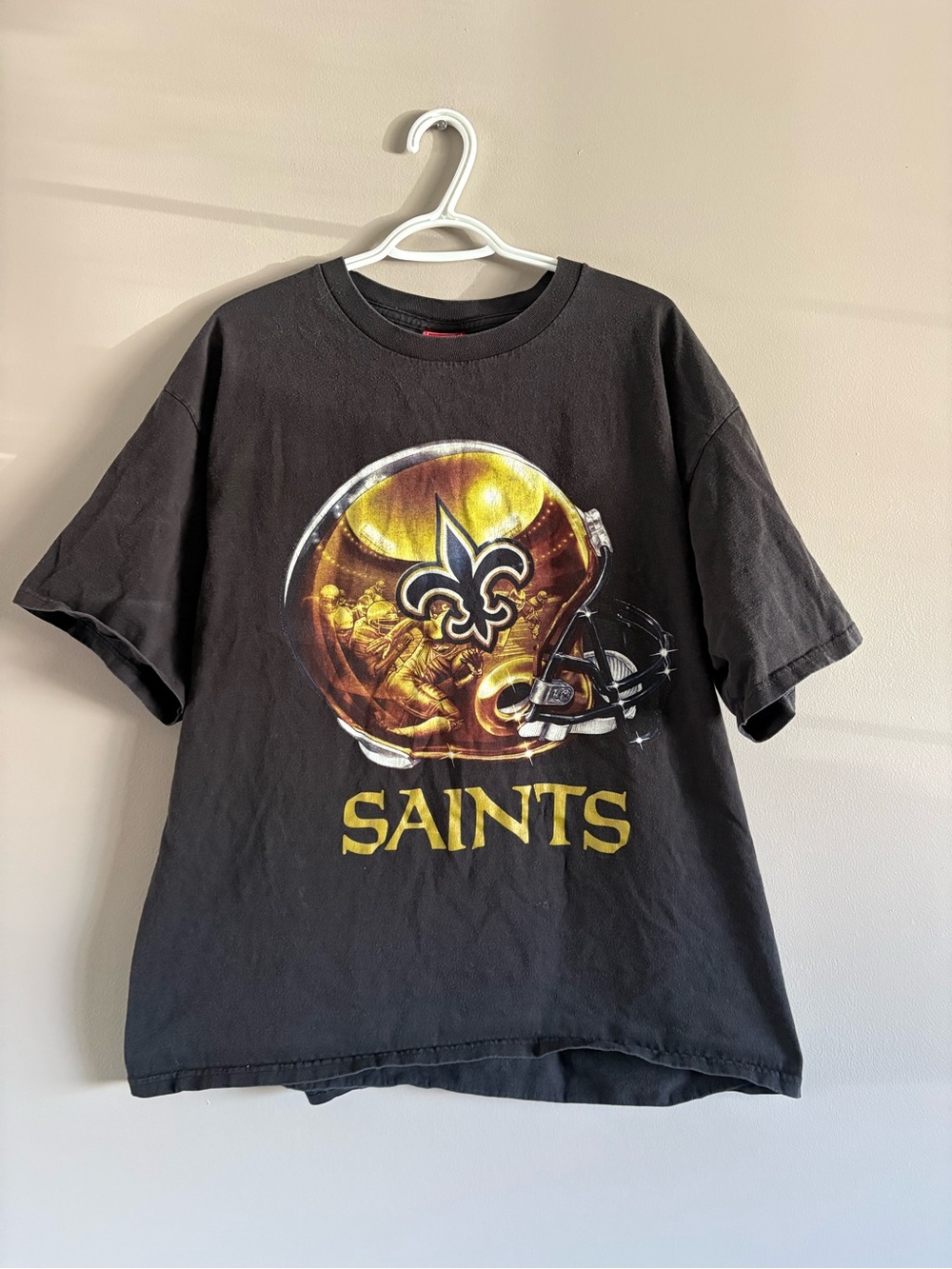 New Orléans saints NFL Black Tee with Red NFL Tag